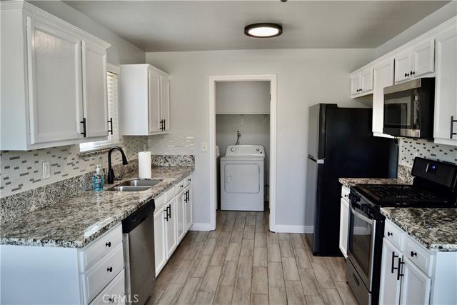 894 N Orange, Riverside, CA 92501