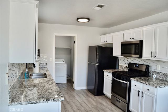 894 N Orange, Riverside, CA 92501