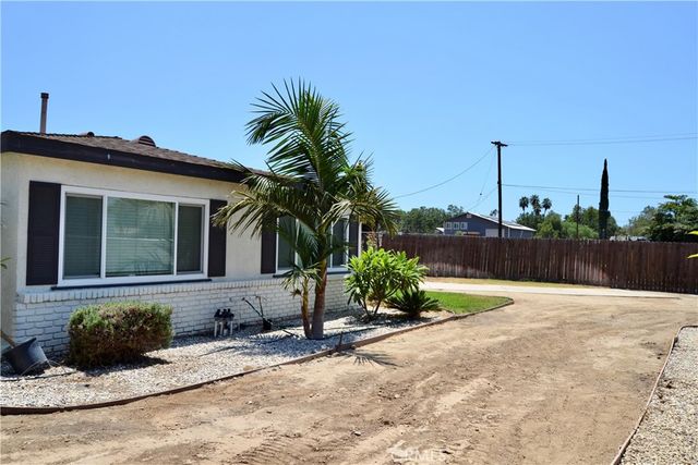 894 N Orange, Riverside, CA 92501