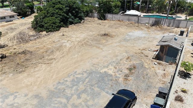 894 N Orange, Riverside, CA 92501