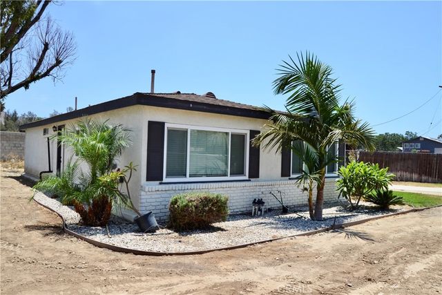 894 N Orange, Riverside, CA 92501