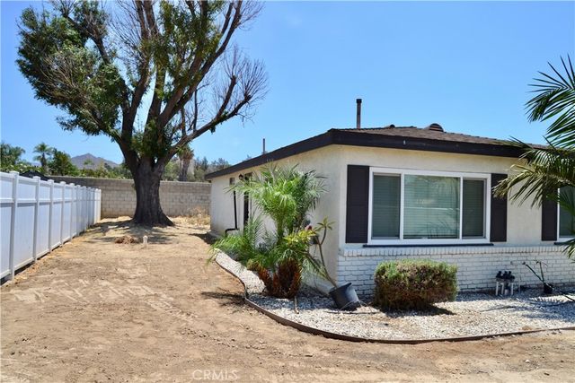 894 N Orange, Riverside, CA 92501