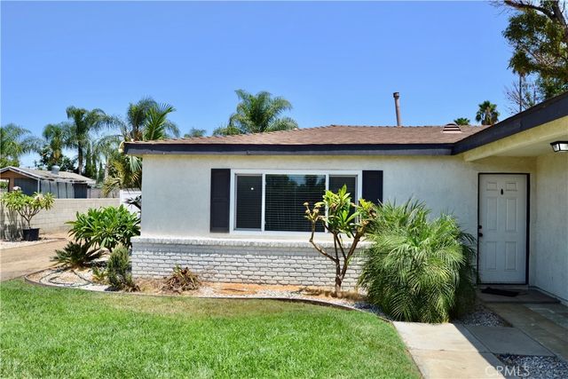 894 N Orange, Riverside, CA 92501