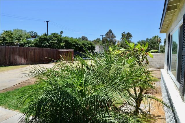 894 N Orange, Riverside, CA 92501