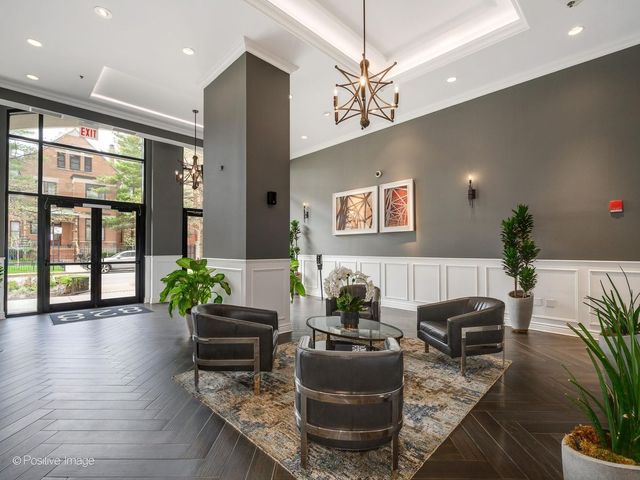 828 W Grace Street 1404, Chicago, IL 60613