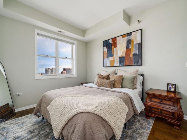 828 W Grace Street 1404, Chicago, IL 60613