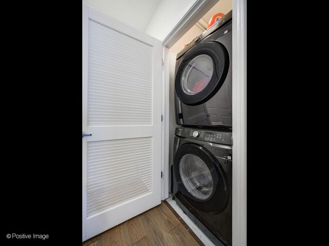 828 W Grace Street 1404, Chicago, IL 60613