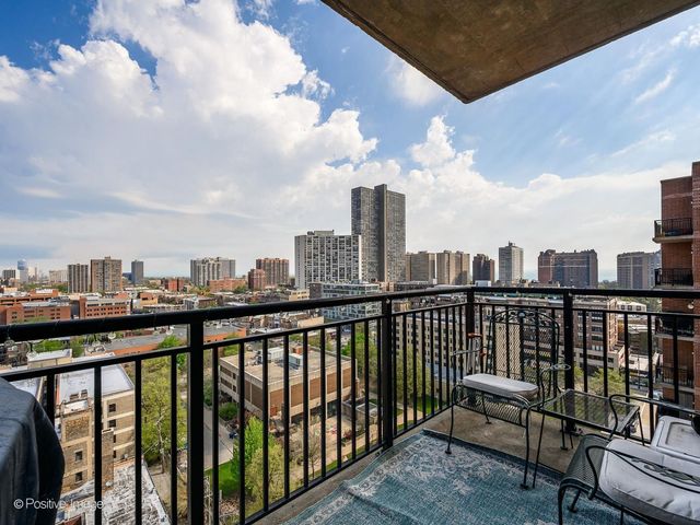 828 W Grace Street 1404, Chicago, IL 60613