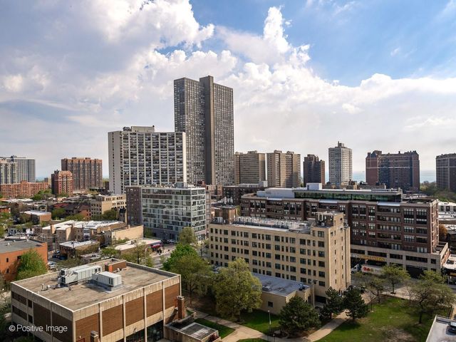 828 W Grace Street 1404, Chicago, IL 60613