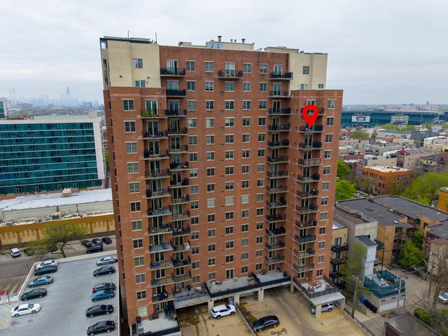 828 W Grace Street 1404, Chicago, IL 60613