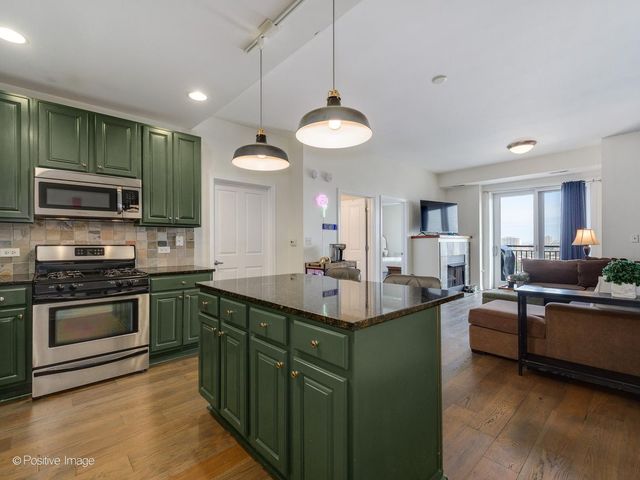 828 W Grace Street 1404, Chicago, IL 60613