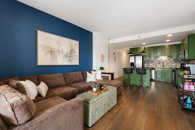 828 W Grace Street 1404, Chicago, IL 60613