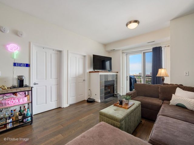 828 W Grace Street 1404, Chicago, IL 60613