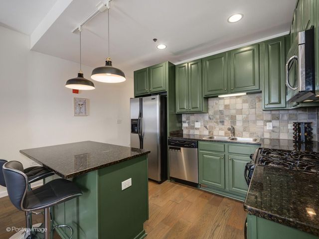 828 W Grace Street 1404, Chicago, IL 60613