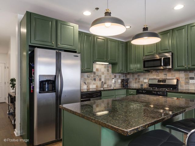 828 W Grace Street 1404, Chicago, IL 60613