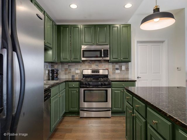 828 W Grace Street 1404, Chicago, IL 60613