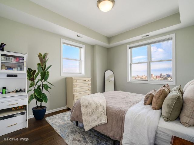 828 W Grace Street 1404, Chicago, IL 60613