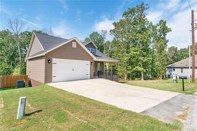 17 Dumfries Circle, Bella Vista, AR 72715