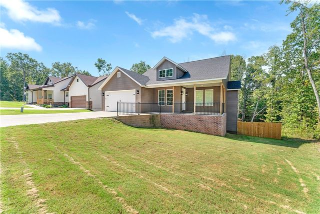 17 Dumfries Circle, Bella Vista, AR 72715