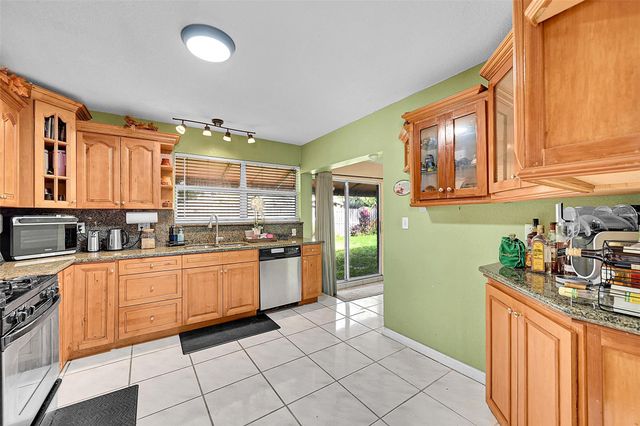 5991 NW 13th St, Sunrise, FL 33313