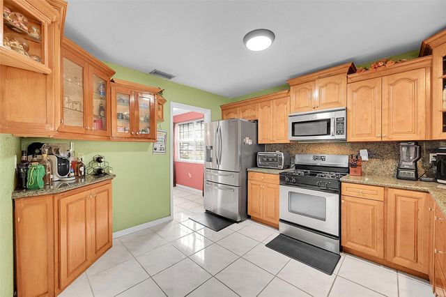 5991 NW 13th St, Sunrise, FL 33313