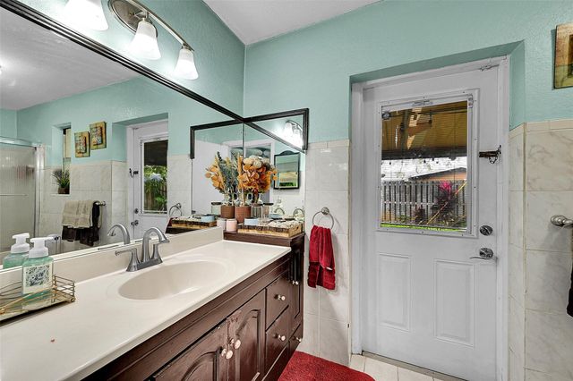 5991 NW 13th St, Sunrise, FL 33313