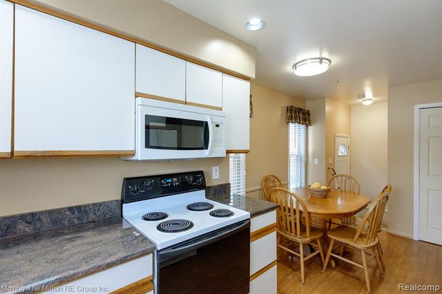 925 N Rosevere Avenue, Dearborn, MI 48128