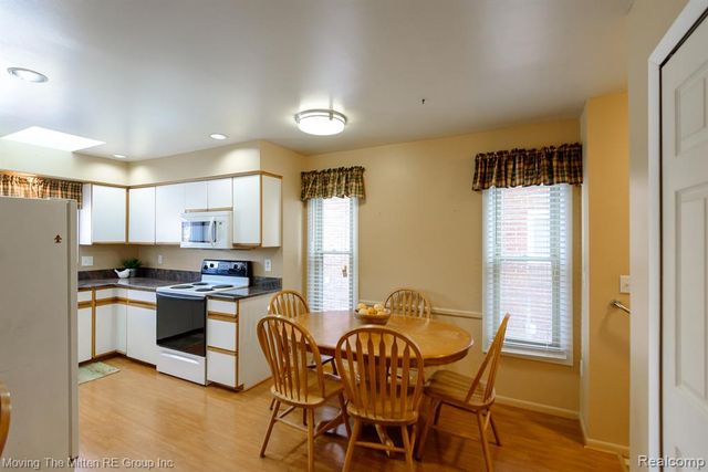 925 N Rosevere Avenue, Dearborn, MI 48128