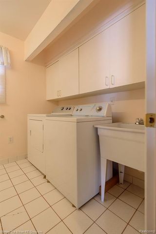 925 N Rosevere Avenue, Dearborn, MI 48128