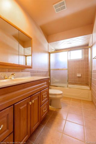 925 N Rosevere Avenue, Dearborn, MI 48128