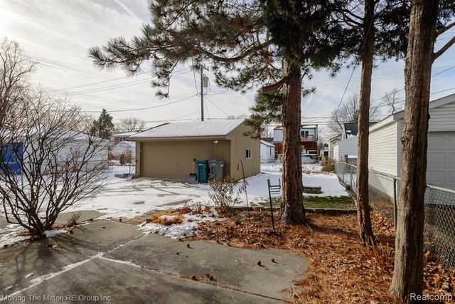 925 N Rosevere Avenue, Dearborn, MI 48128