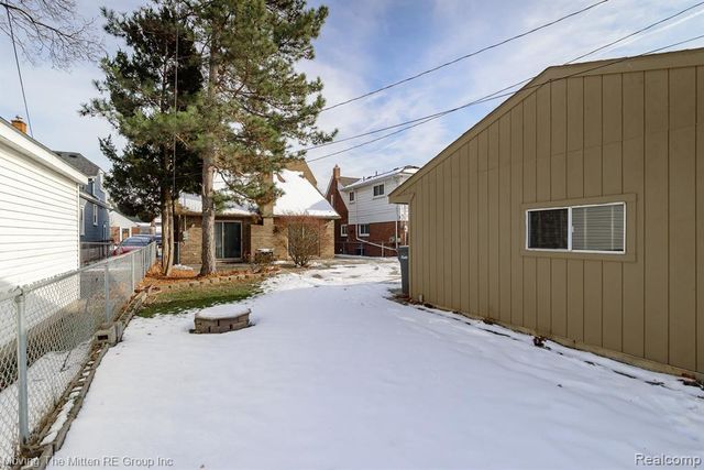 925 N Rosevere Avenue, Dearborn, MI 48128