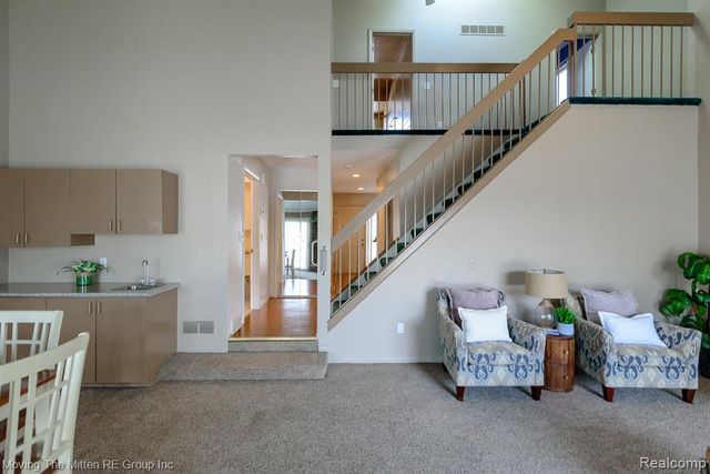 925 N Rosevere Avenue, Dearborn, MI 48128