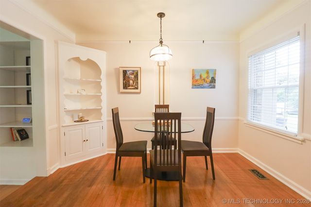 2612 E 17th Place, Tulsa, OK 74104