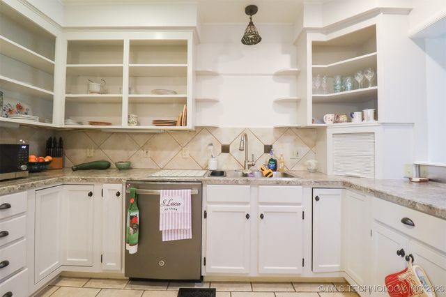 2612 E 17th Place, Tulsa, OK 74104