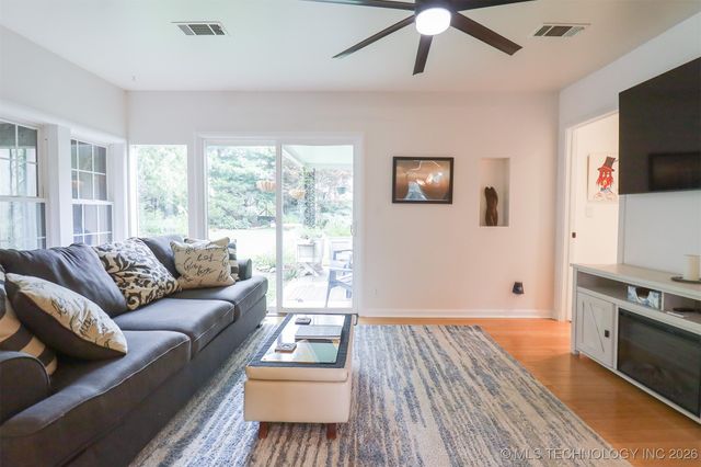 2612 E 17th Place, Tulsa, OK 74104