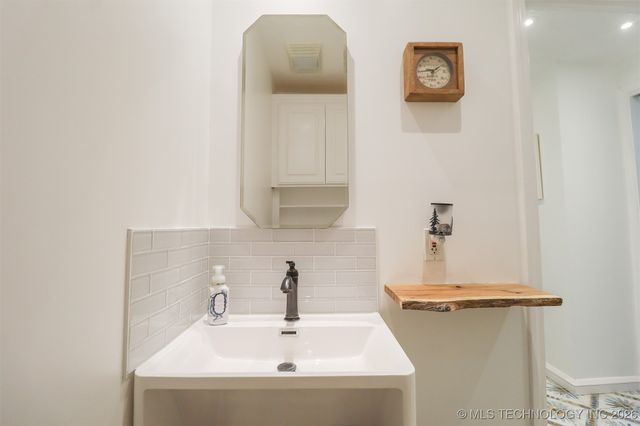 2612 E 17th Place, Tulsa, OK 74104