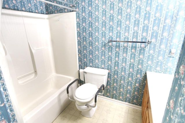 806 Eagle Cove Drive, South Bend, IN 46614