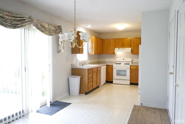806 Eagle Cove Drive, South Bend, IN 46614