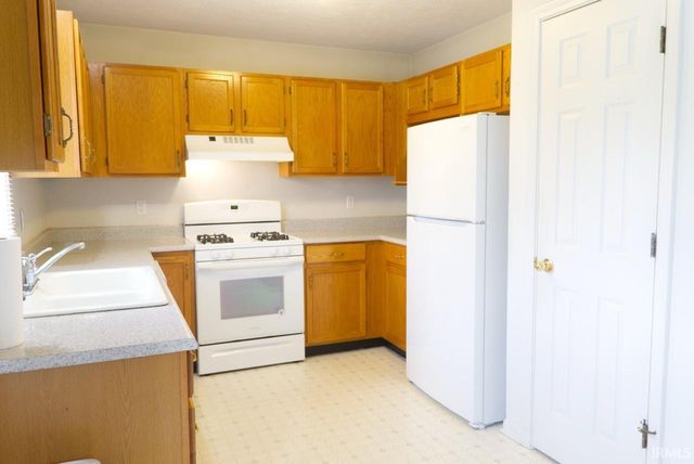 806 Eagle Cove Drive, South Bend, IN 46614