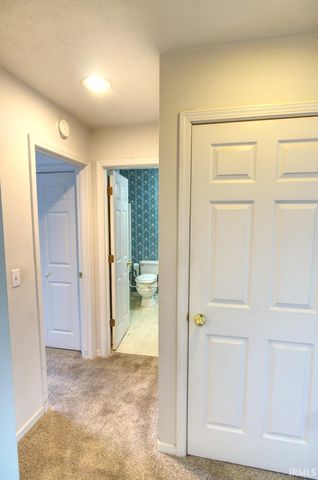 806 Eagle Cove Drive, South Bend, IN 46614