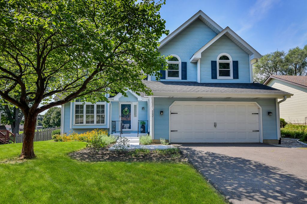 102 Juniper Drive, North Aurora, IL 60542
