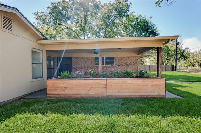 8105 Ravenswood Road, Granbury, TX 76049
