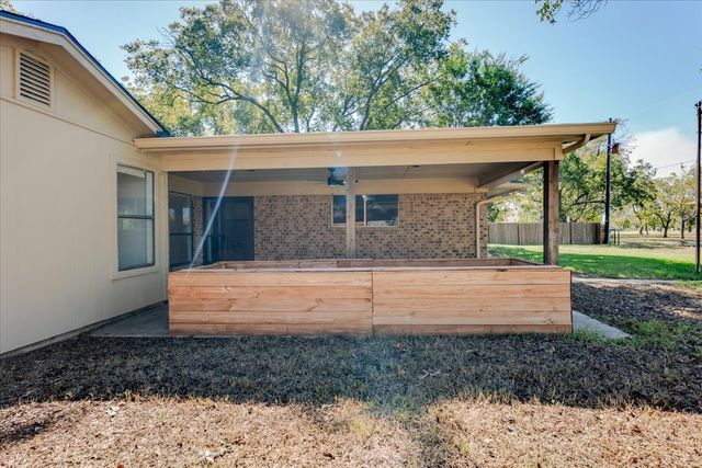 8105 Ravenswood Road, Granbury, TX 76049