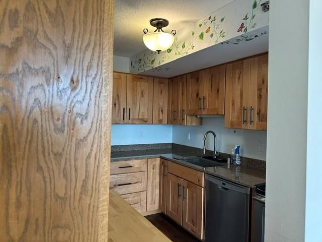 6500 Woodlake Drive 1104, Richfield, MN 55423