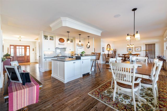 19495 Lighthouse Point, Grosse Ile Township, MI 48138