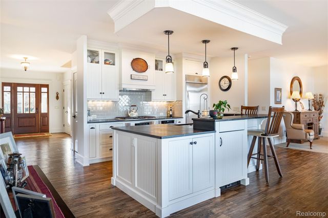 19495 Lighthouse Point, Grosse Ile Township, MI 48138