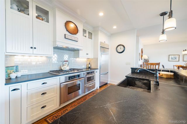 19495 Lighthouse Point, Grosse Ile Township, MI 48138