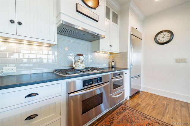 19495 Lighthouse Point, Grosse Ile Township, MI 48138