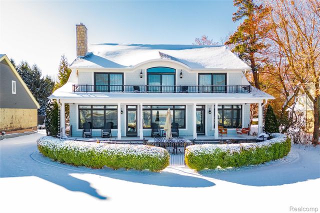 19495 Lighthouse Point, Grosse Ile Township, MI 48138